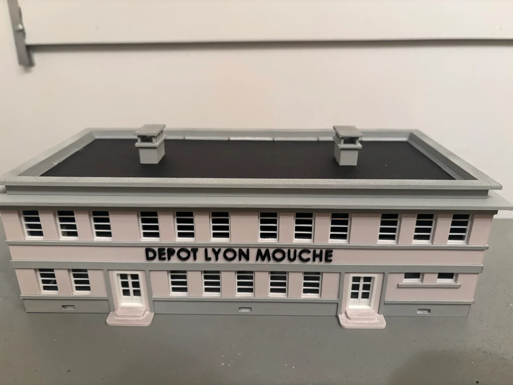Bâtiment administratif du dépôt Lyon-Mouche, façade à deux niveaux