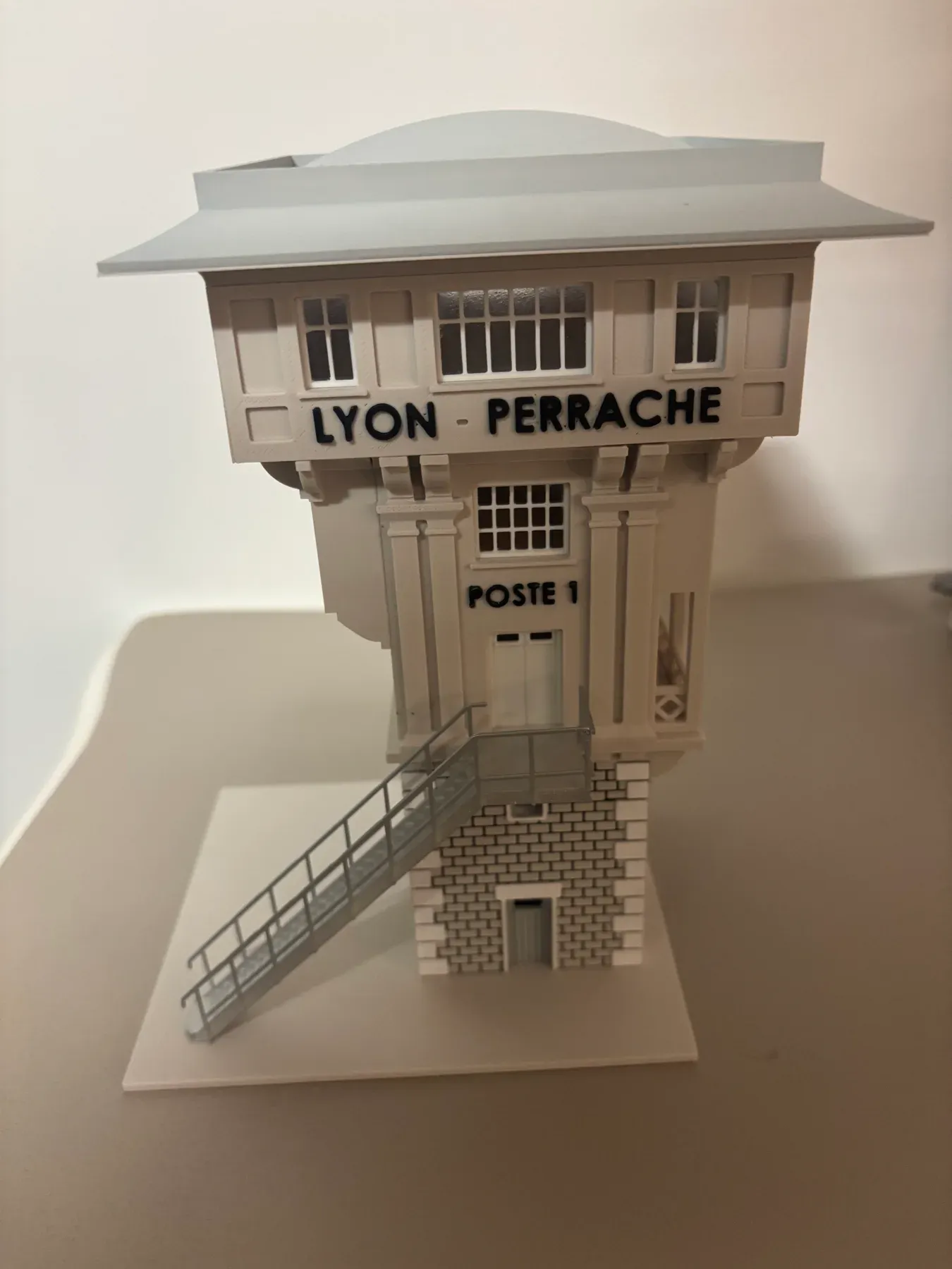Poste d'aiguillage Lyon-Perrache vu de dos